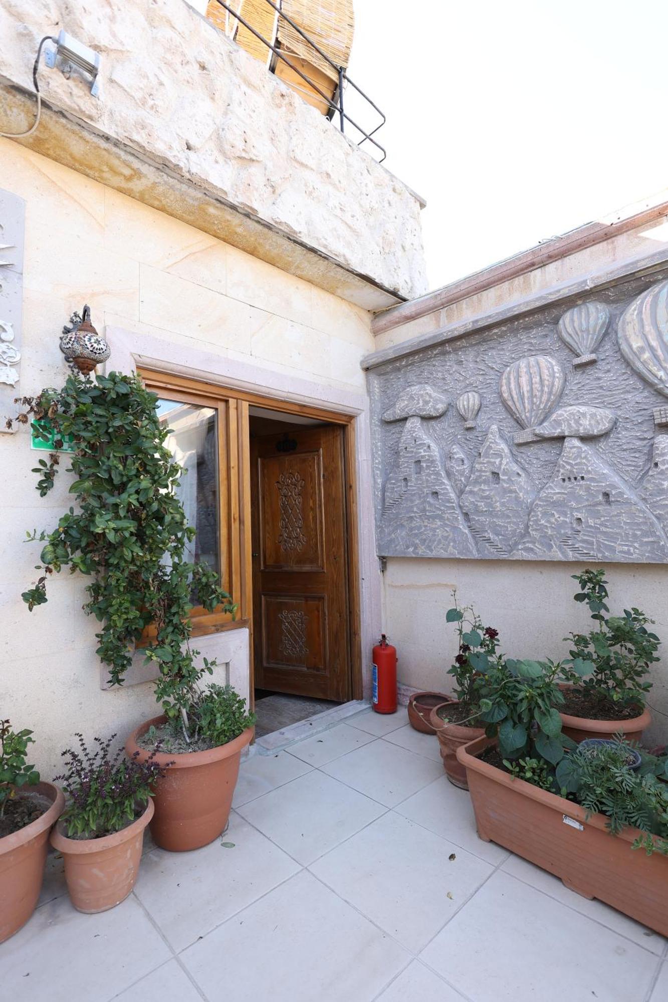 Lucky Luke Stone House Apartment Göreme Ngoại thất bức ảnh
