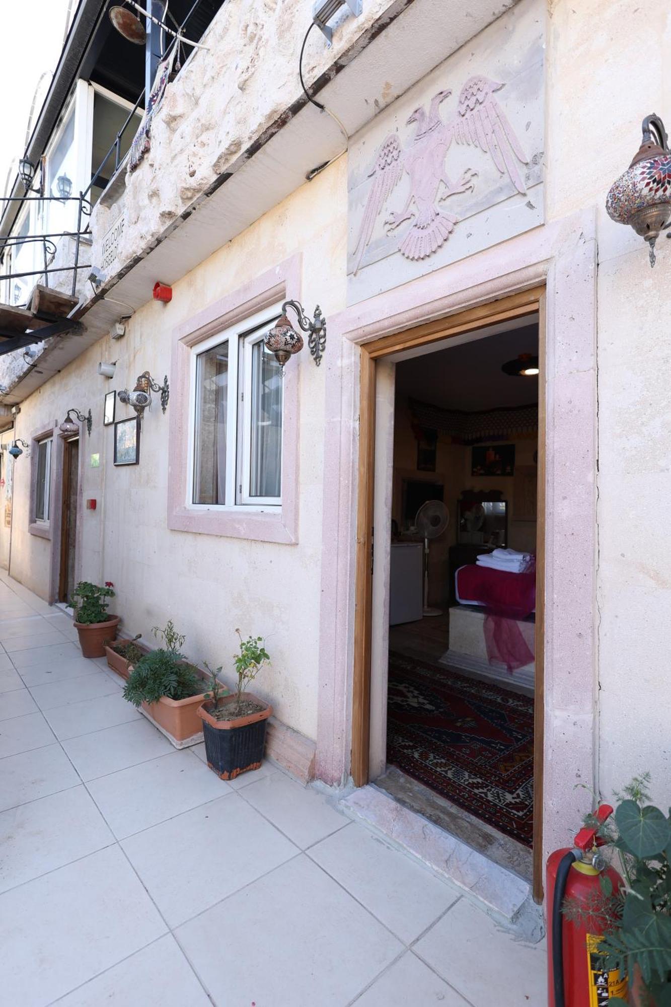 Lucky Luke Stone House Apartment Göreme Ngoại thất bức ảnh